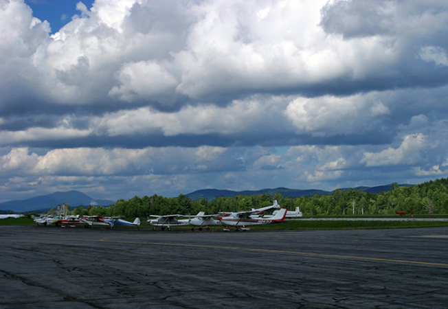 Самолеты планерного клуба.