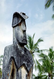 Фрагмент оформления убежища Pu'uhonua o Honaunau.