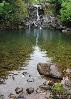 Один из водопадов вдоль тропы Na'ili'ili-haele.