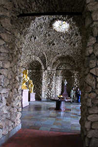 Вид на центральный зал Большого грота.