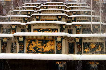 Одна из каскадных лестниц Большого грота. Петродворец.