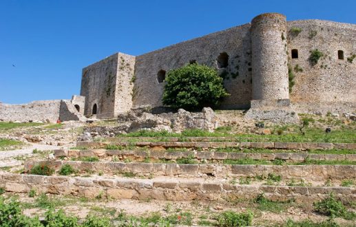 Внутренняя часть замка Chlemoutsi, модифицированная турками.