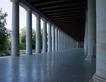 Stoa of Attalos - крытая колоннада, сейчас музей с находками древней Агоры. Восстановлена в середине 20-го века на деньги Рокфеллера.