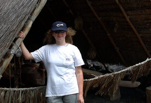 В гавайской деревне.