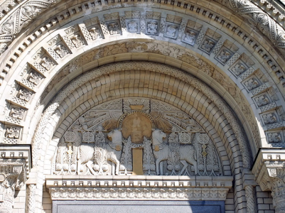 Арка над входом в Морской собор. Кронштадт.