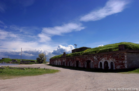 Заброшенные катакомбы на берегу острова Котлин.