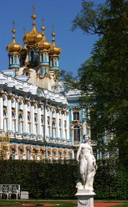 Скульптура в Старом саду перед Екатериниский дворцом. Пушкин.