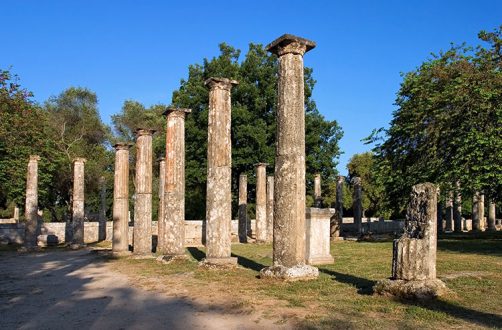 Колонны Палаэстры (Palaestra) на закате. Древняя Олимпия.