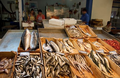 Рыбная секция рынка в Каламате.