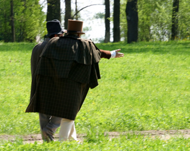 Актеры исторического сериала, прогуливающиеся перед съемками в парке. Пушкин.