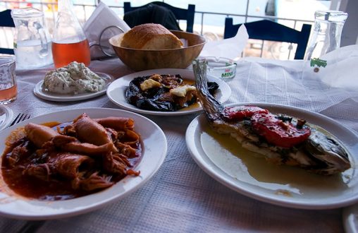 Морепродукты в ресторане "Taverna Michel & Margaret" в Леонидио.