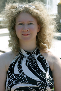 У фонтанов.