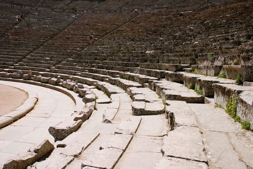 Ряды сидений в театре Эпидаврос (Epidavros).
