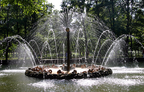 Фонтан "Солнце" с крутящейся сердцевиной.