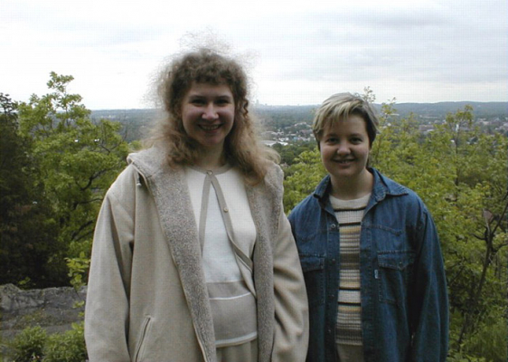 Тусовка в Бостоне. Катя и Оля.