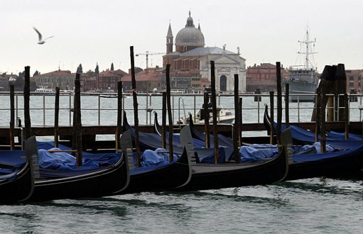 Гондолы на фоне острова San Giorgio Maggiore.