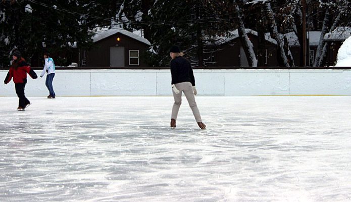 Заход в левосторонний пируэт. Каток у подножия скалы Half dome.