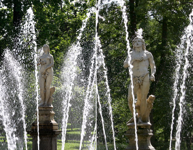 Фонтаны "Адам" и "Ева". Скульптор Д. Бонацца.