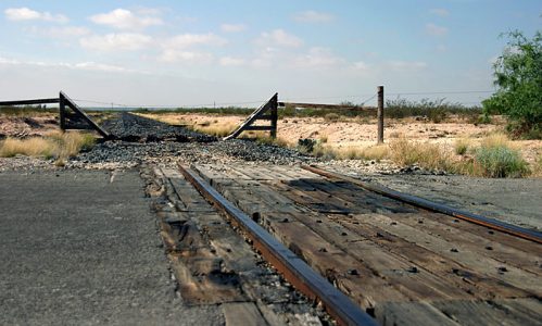 Заброшенная железная дорога.