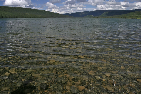 Прозрачная вода Чудо-озера.