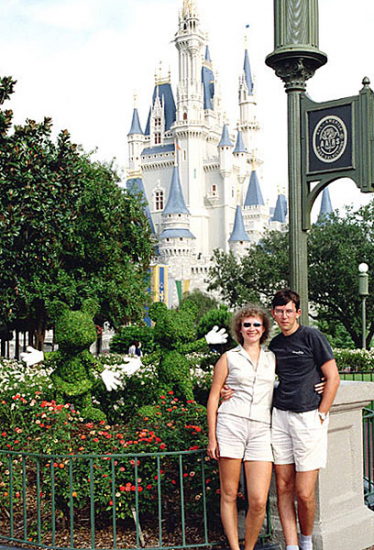 Минни, Мики, Катя и Илья. Magic Kingdom Theme Park, Disney World. Орландо, Флорида. Сентябрь, 2000 год.