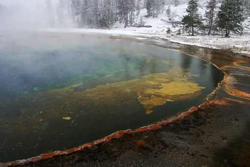 Цветной родник (Chromatic pool).