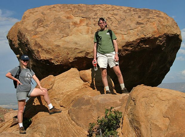 Около Балансирующей скалы.