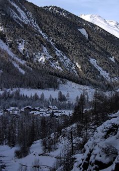 В горах около деревушки Lillaz. Национальный парк Gran Paradiso.