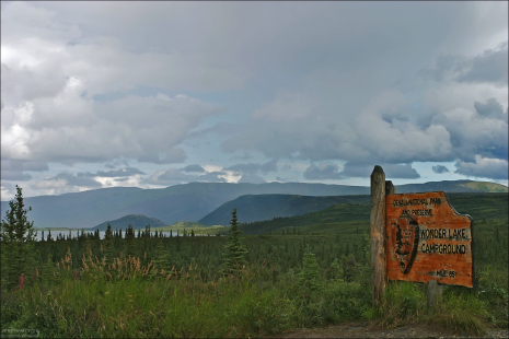 Автобусная остановка у Чудо-озера.