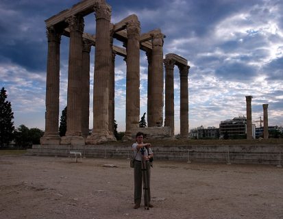 У подножия храма Зевса-олимпийца.