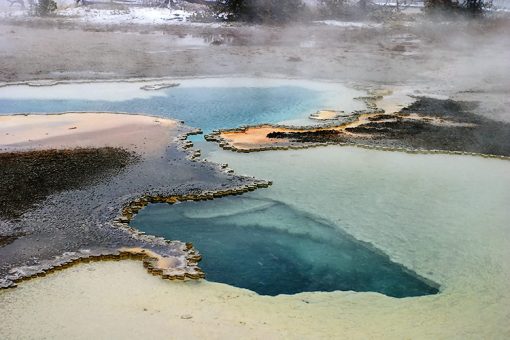 Дамба между двумя половинками родника "Дуплет".