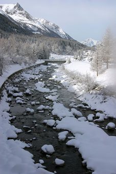 Зимний ручей. Долина Valnontey. Национальный парк Gran Paradiso.