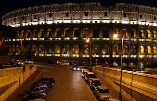 Колизей ночью.