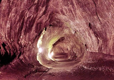 Thurston lava tube - вот что находится внутри лавового потока. Hawai'i Volcanoes National Park.