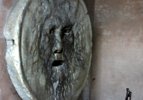 Уста правды (Bocca della Verita).