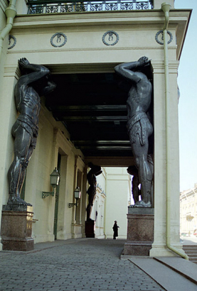 Портик с Атлантами.