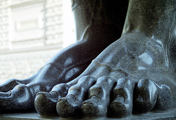 Ступни Атланта.