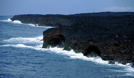 Там, где лава встречается с океаном. Hawai'i Volcanoes National Park.