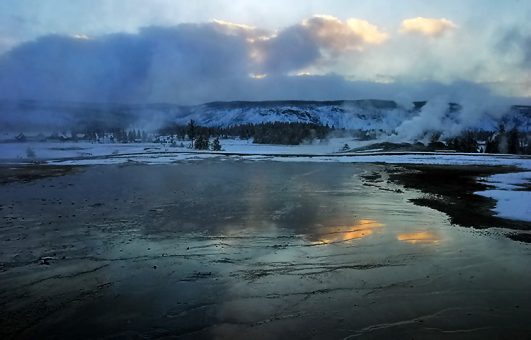 Гейзеровый холм на закате.