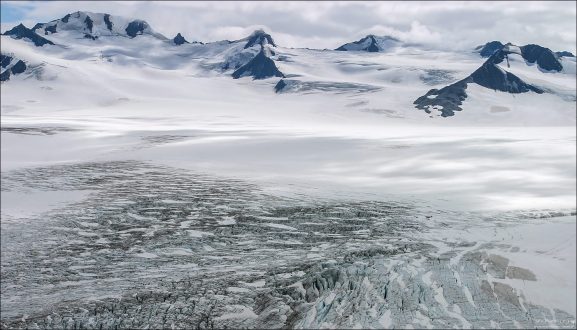 Нунатаки и ледовое поле Harding Ice field.