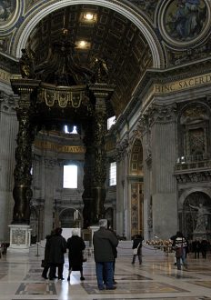 Алтарь над гробом Св. Петра.