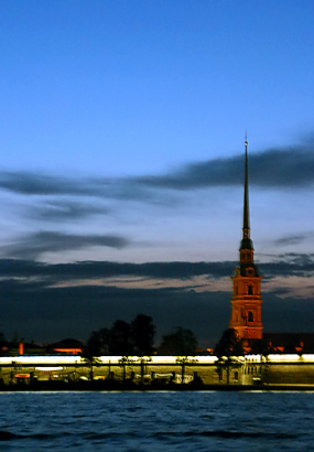 Стена Петропавловской крепости. Ночное катание по Неве.