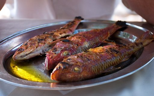 Барабульки в оливком масле. Один из прибрежных ресторанов на Apollo coast.