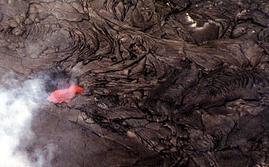 Pu'u 'O'o Vent - место извержения на сегодняшний день. Снимок с вертолета.