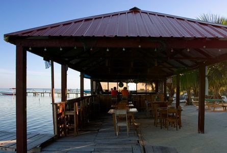 Маленький бар при гостинице.