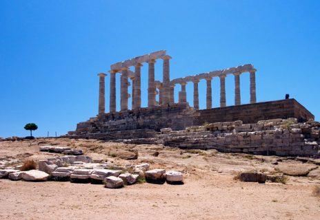 Храм Посейдона и олива.