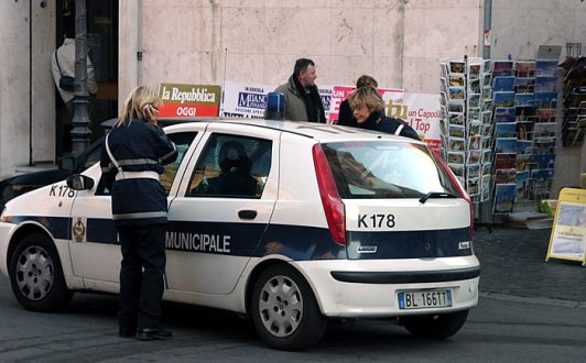 Римские девочки-полицейские.