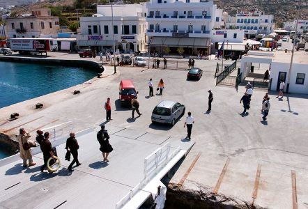 Промежуточная остановка на одном из островов архипелага Киклады.