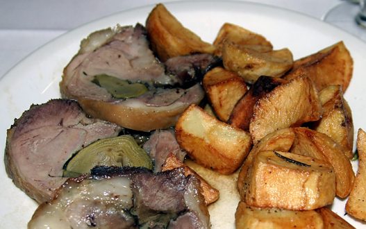 Мясо ягненка с артишоками и жареной картошкой. Няммм!