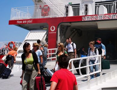 Первые шаги на острове Санторини.